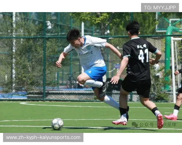 足球比赛中的团队合作与个人突破完美结合